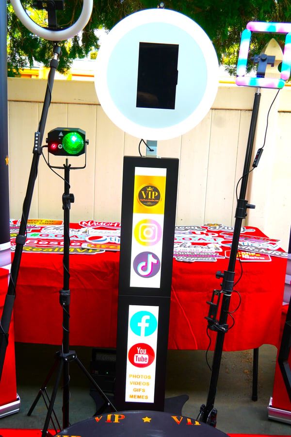 From Snap To Share: The Social Media Impact of Photo Booths!