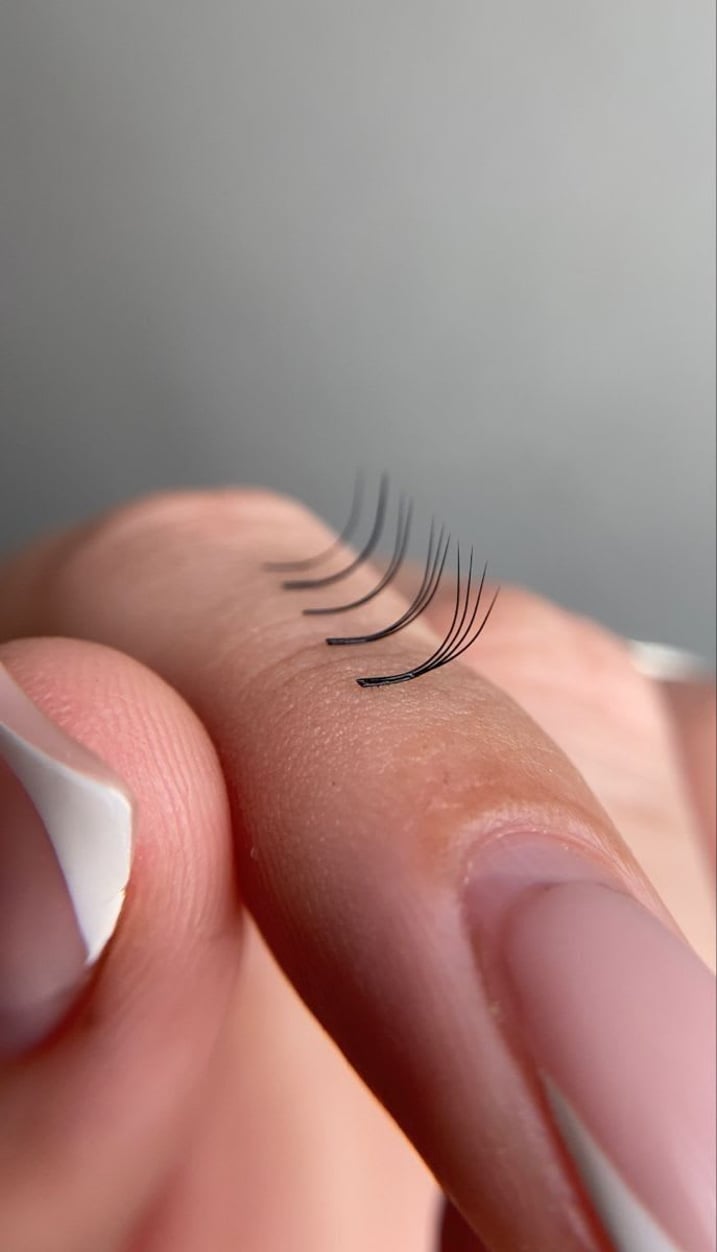 The Truth About Lash Adhesive and Why Retention Really Fails