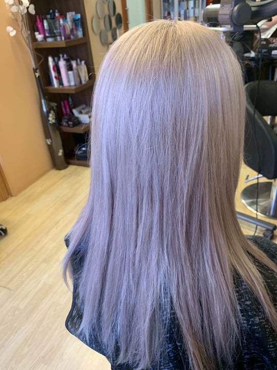Pre-Lighten & Tone Hair Colouring (Roots)